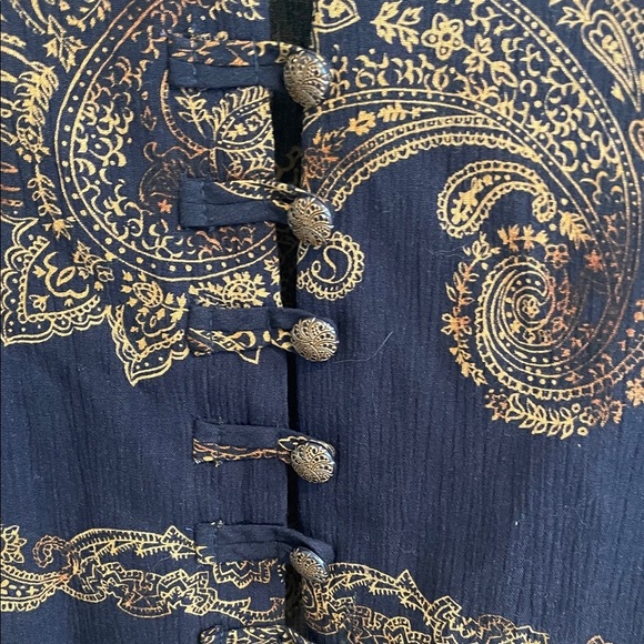 Solitaire Black and Gold Patterned Top - Picture 4 of 10